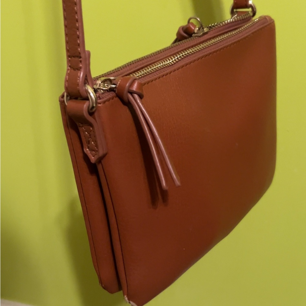 Elegant Tan Leather Crossbody Bag